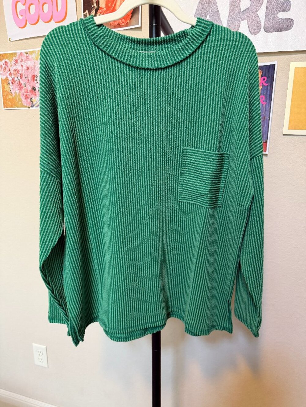 Zenana Raised Rib Long Sleeve Front Pocket Top Emerald Green L NWOT